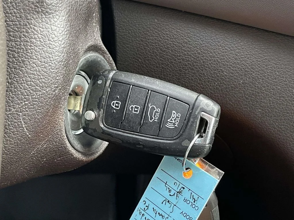 Used 2019 Machine Gray Hyundai SE image 14