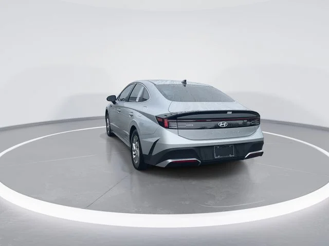 Used 2025 Silver Hyundai SE image 6
