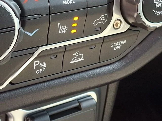 Used 2025 White Jeep Sahara image 22
