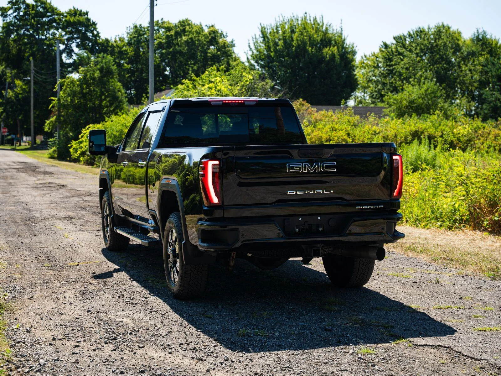 Used 2025 Onyx Black GMC Denali image 7