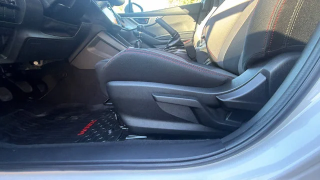 Used 2024 White Subaru Base image 19