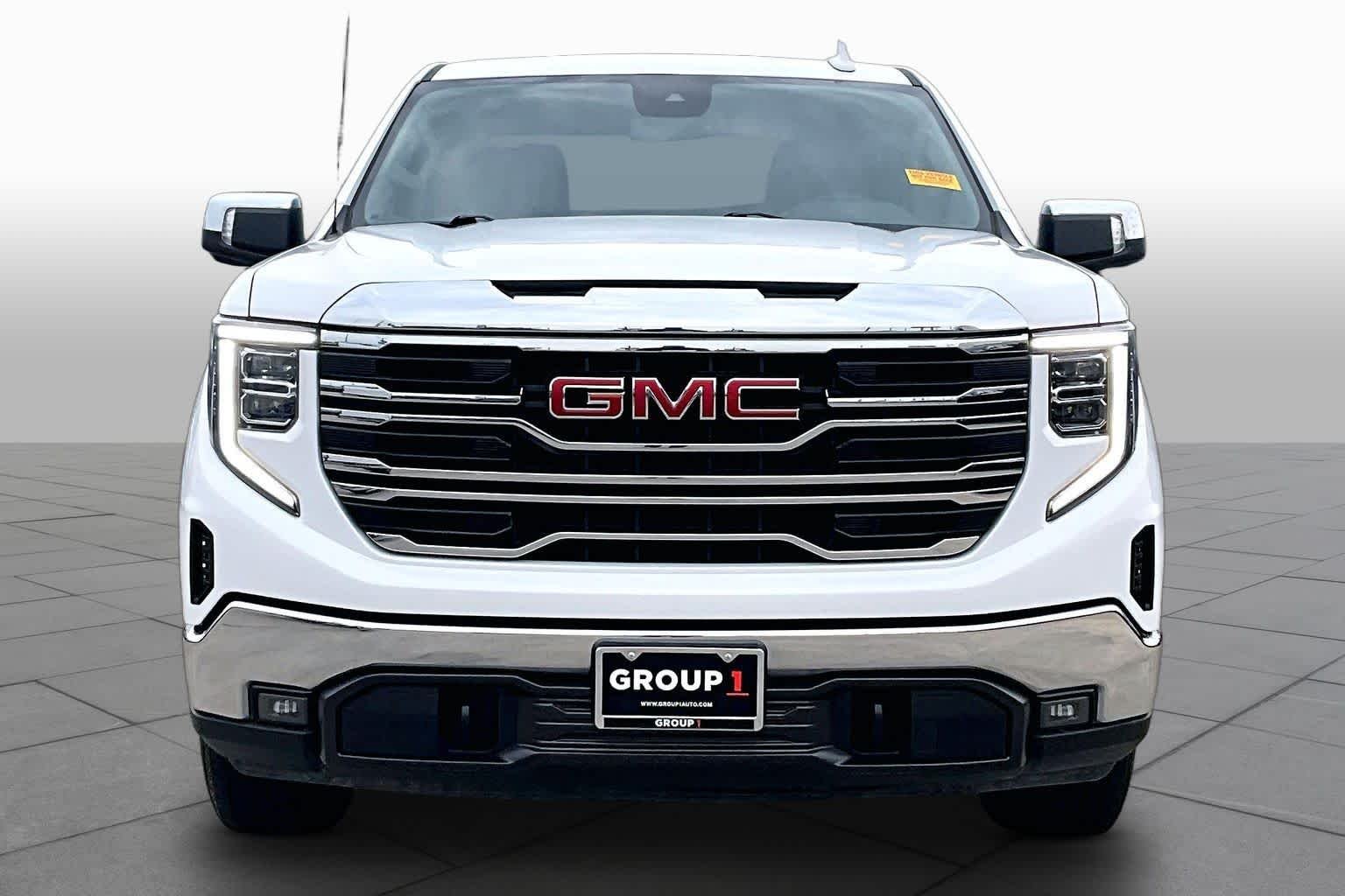 Used 2025 Summit White GMC SLT image 4
