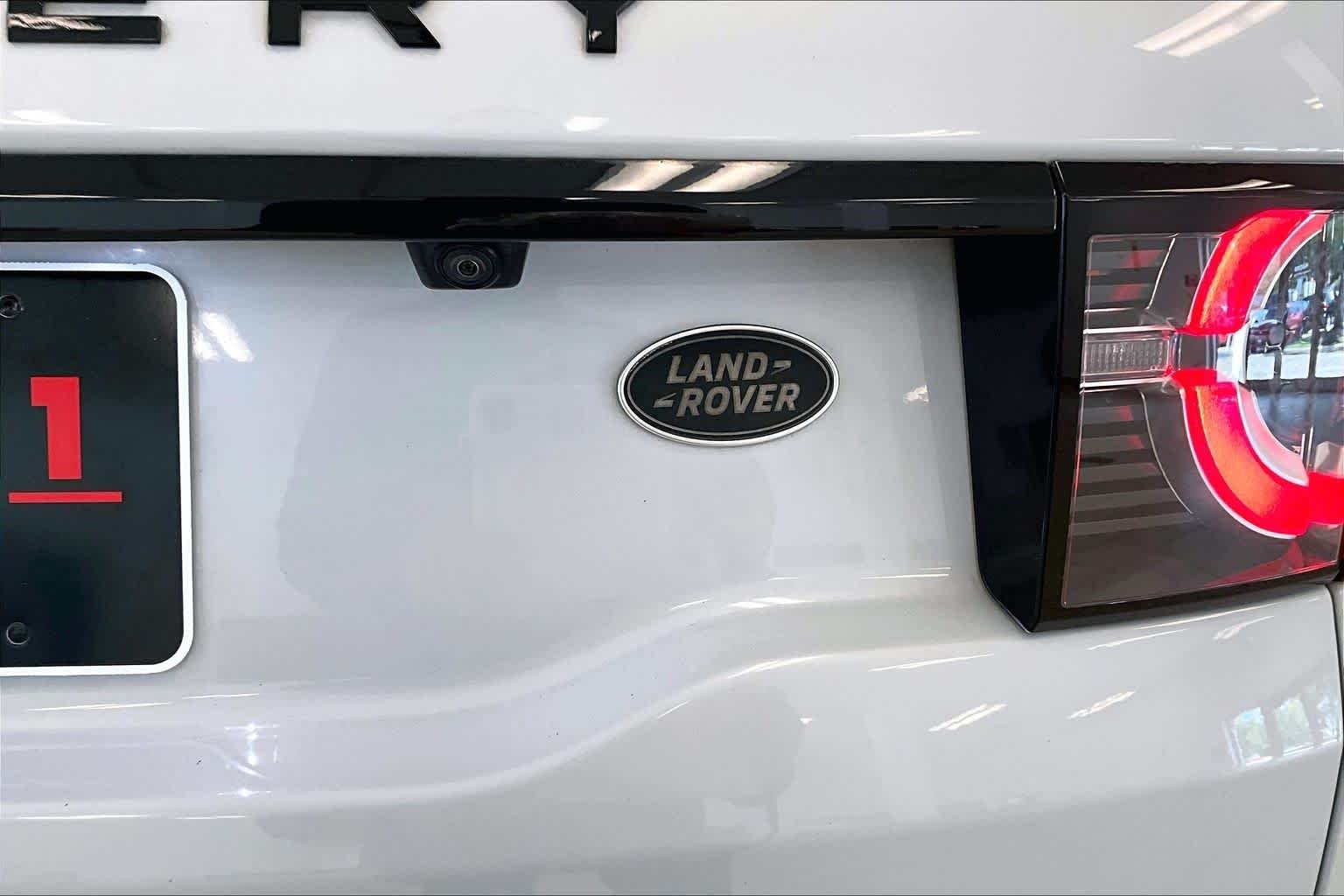 Used 2017 Fuji White Land Rover HSE image 9