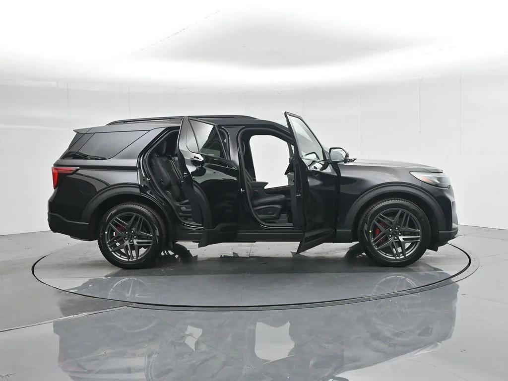 New 2026 Agate Black Metallic Ford ST image 4