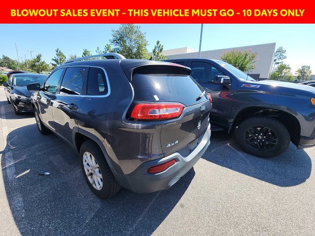 Used 2016 Gray Jeep Latitude image 9