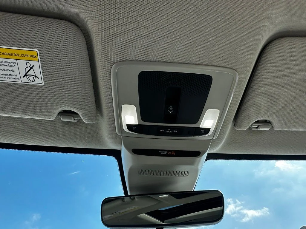 Used 2025 White Honda EX-L image 28
