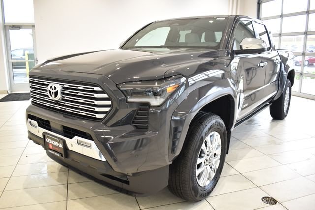 Certified Used 2025  Toyota Limited image 4