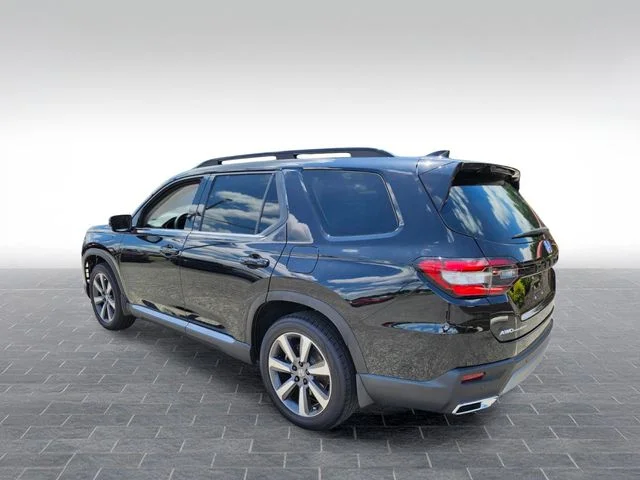 Used 2024 Black Honda Touring image 5