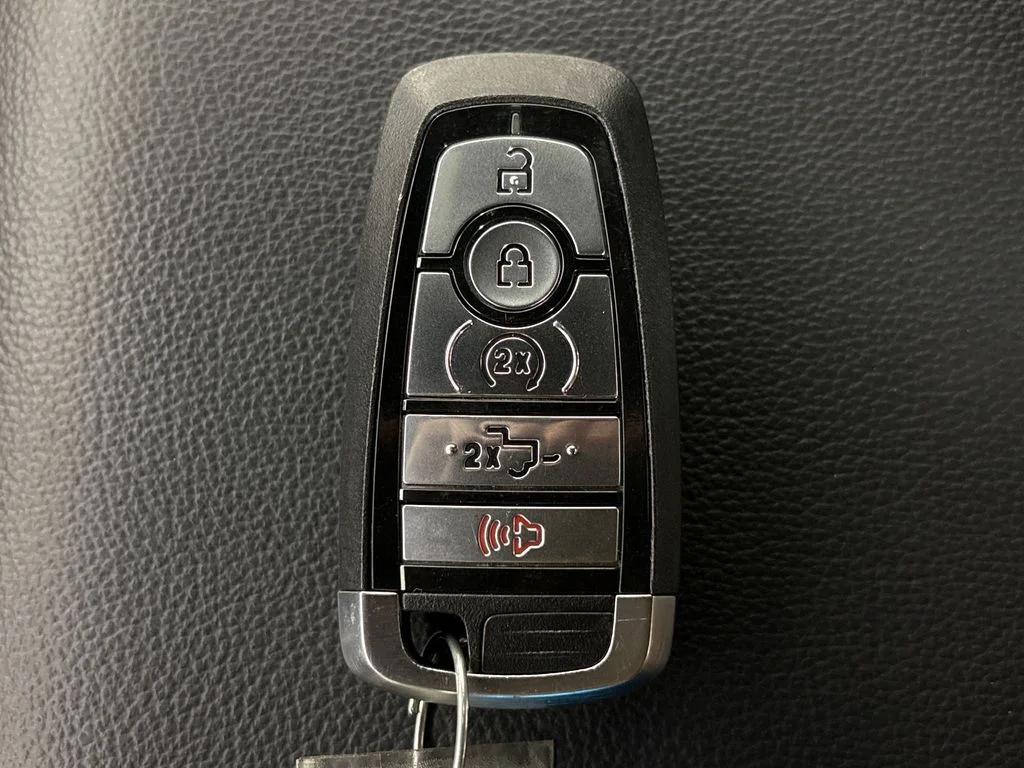 Certified Used 2022 Blue Ford XLT image 33