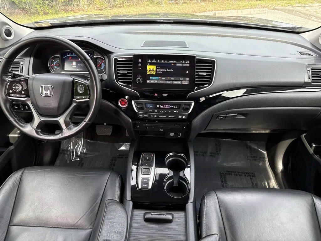 Used 2019  Honda Touring image 18