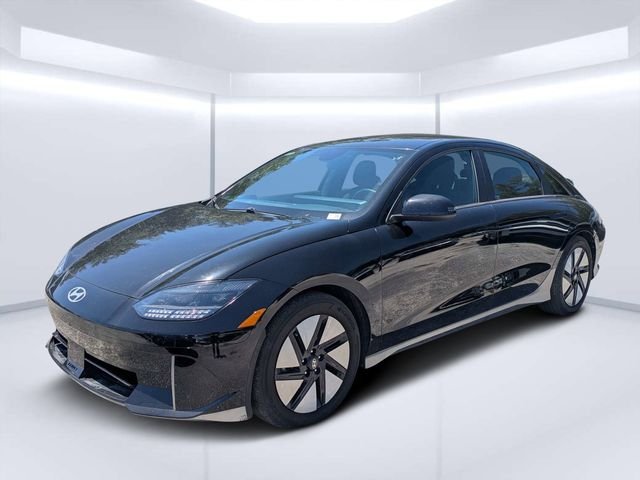 Used 2023 Black Hyundai SE image 8