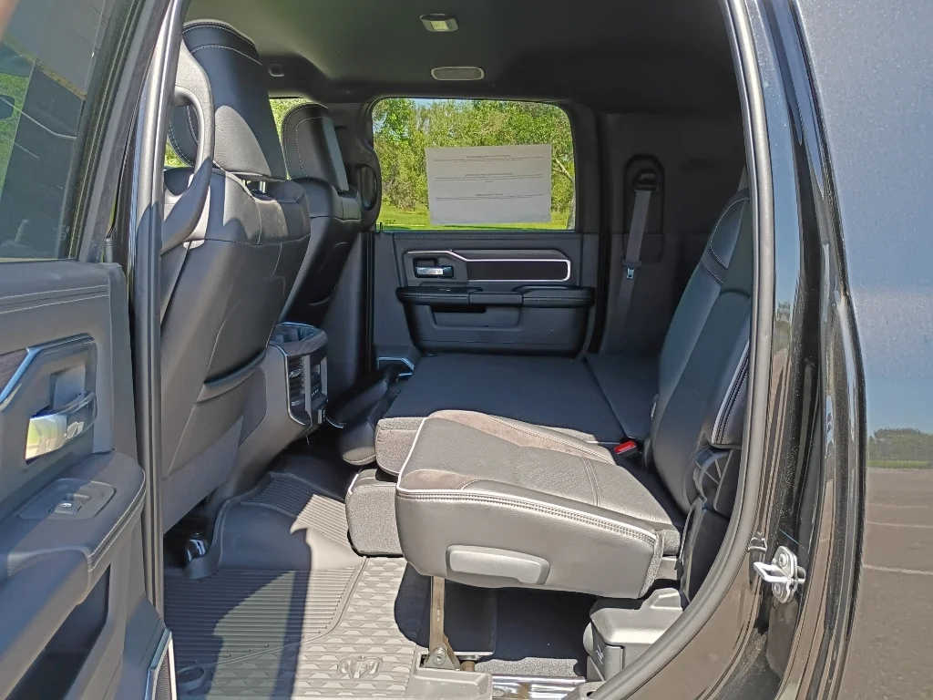 New 2026 Diamond Black Crystal Pearl-Coat Exterior Paint RAM Laramie image 20