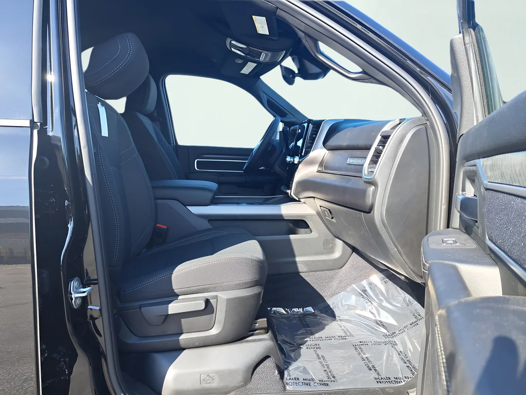 New 2026 Diamond Black Crystal Pearl-Coat Exterior Paint RAM Big Horn image 17