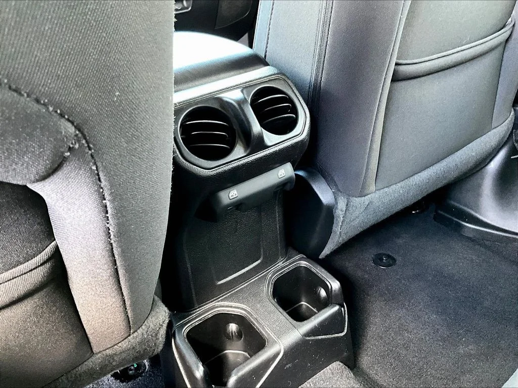 Used 2020 Gray Jeep Unlimited Sport Altitude image 10