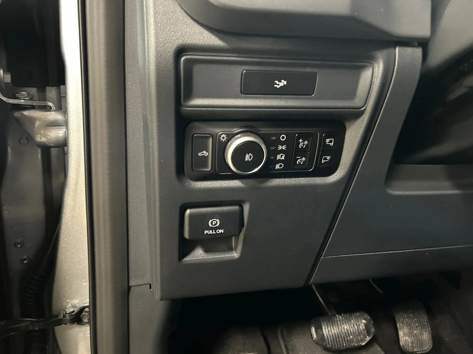 New 2026 Iconic Silver Metallic Ford XLT image 16