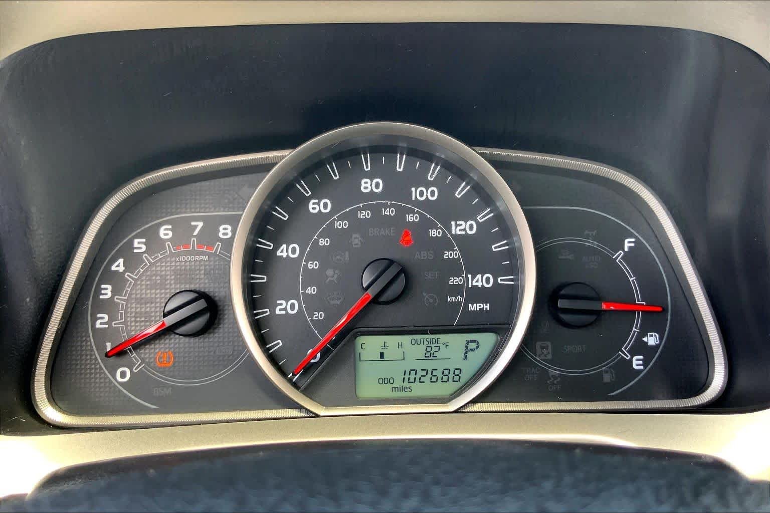 Used 2015 Classic Silver Metallic Toyota LE image 25