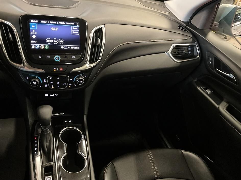 Used 2024 Gray Chevrolet Premier image 5