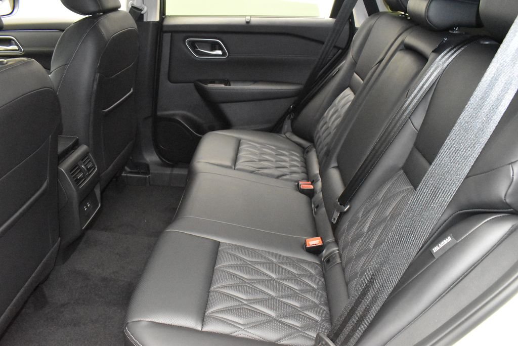 New 2026 Everest White Pearl TriCoat / Super Black Two-tone Nissan Platinum image 36