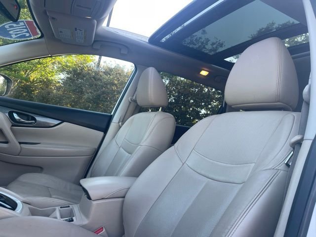 Used 2015 White Nissan SL image 9