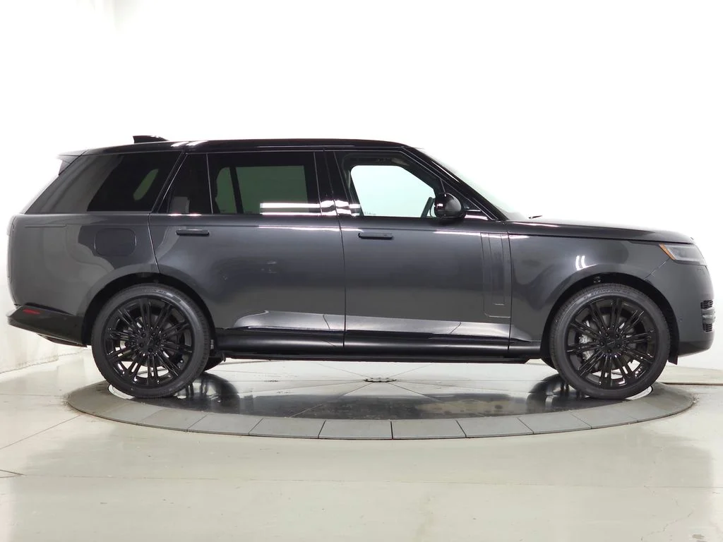 New 2026 Carpathian Grey Land Rover SE image 6