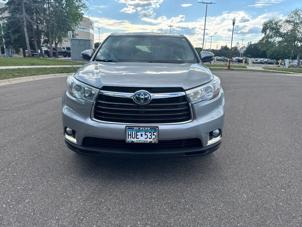 Used 2016 Silver Toyota Limited Platinum image 3
