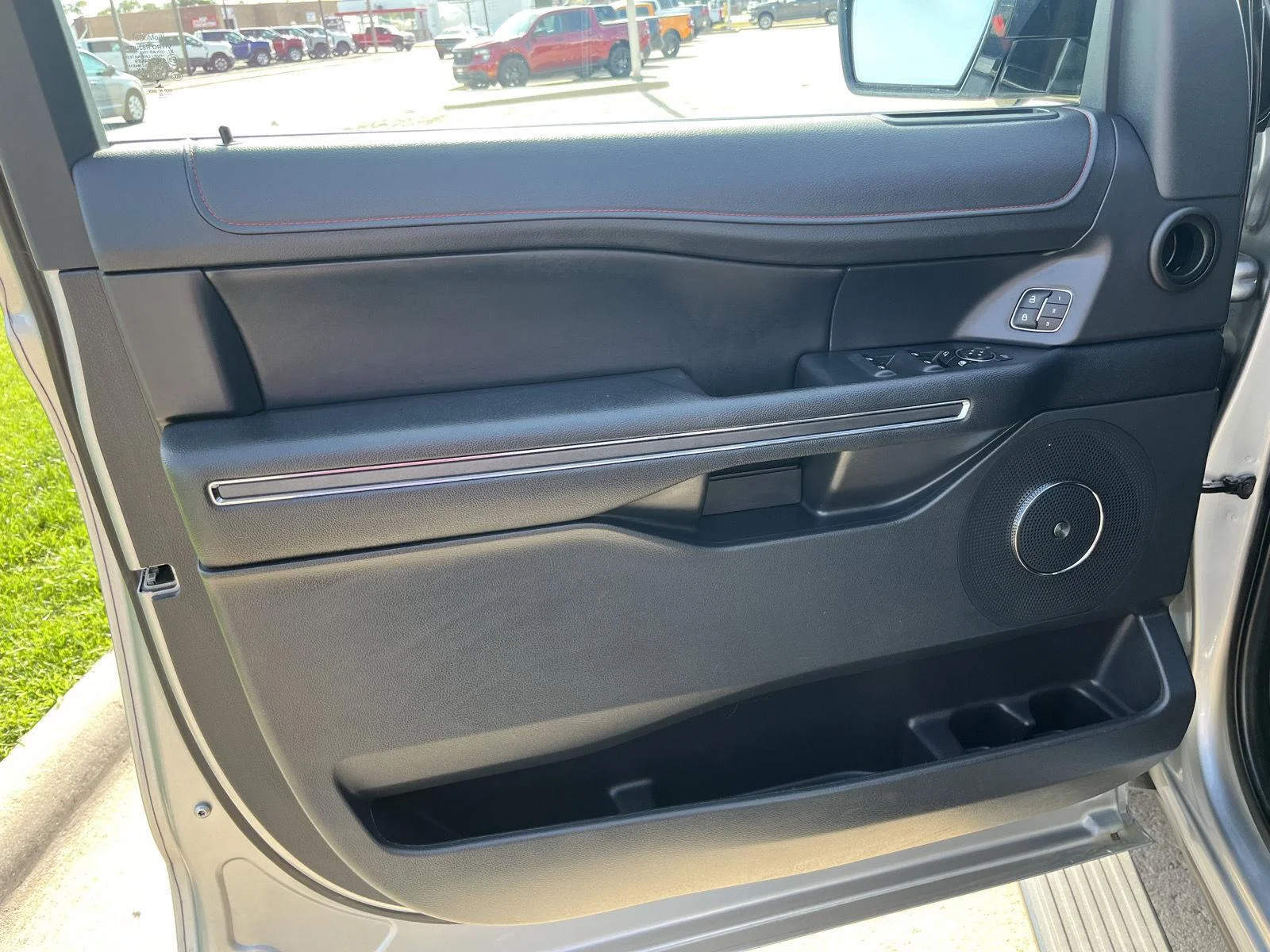 Used 2022 Iconic Silver Metallic Ford Limited image 13