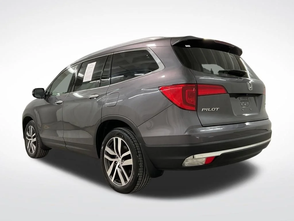 Used 2017 Honda Pilot Elite with VIN 5FNYF6H03HB028364 for sale in Morton Grove, IL