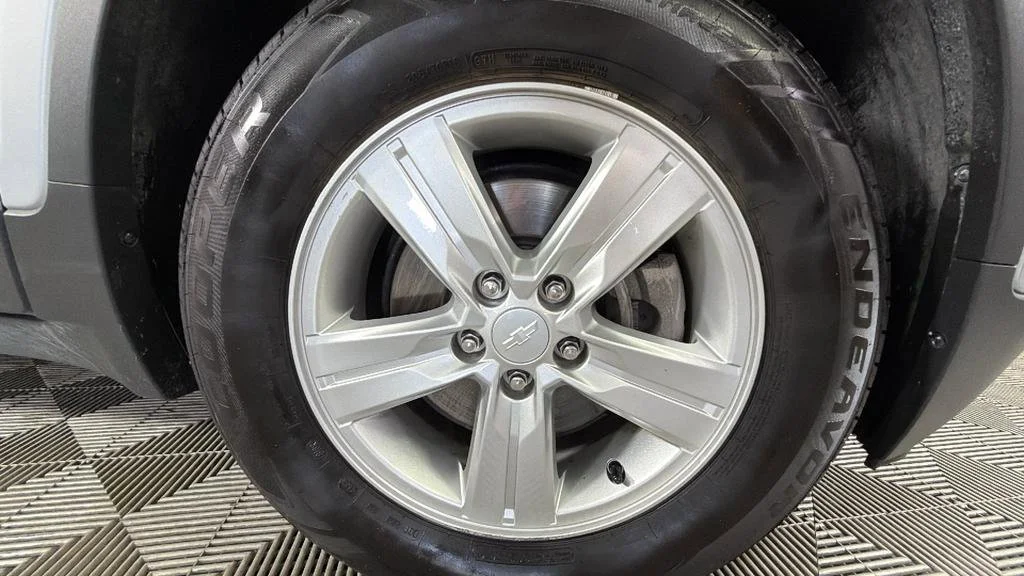 Used 2020 Silver Ice Metallic Chevrolet LT image 36