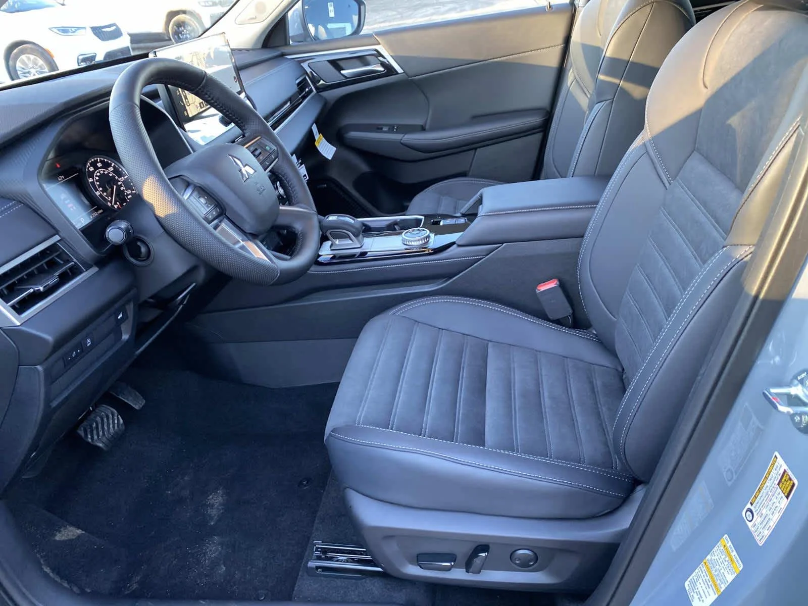 New 2026 Moonstone Gray Metallic Mitsubishi SE image 9