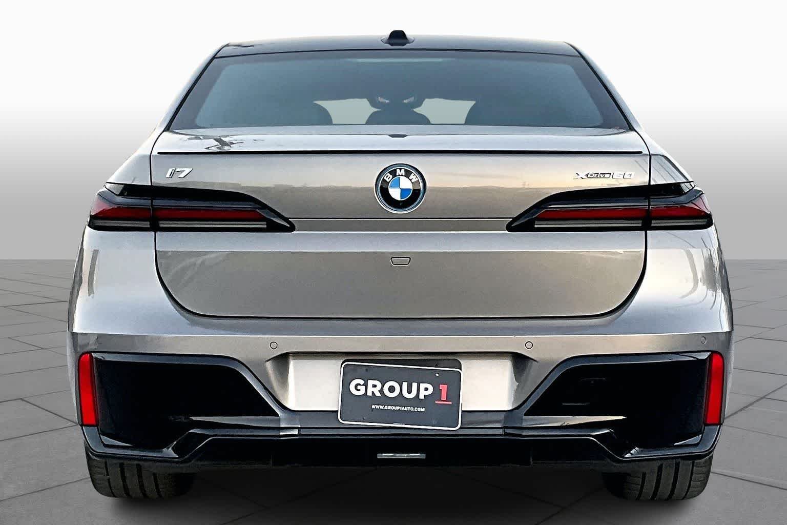 Used 2025 Oxide Grey Metallic BMW xDrive60 image 4