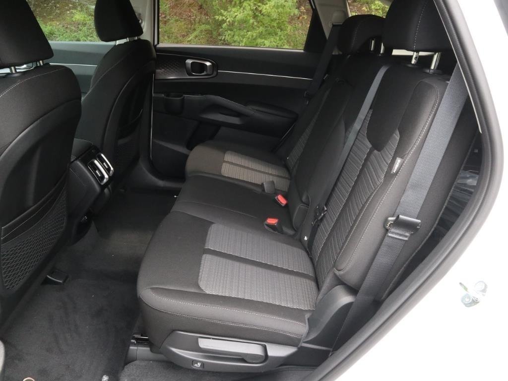 New 2025 Glacial White Pearl Kia LX image 4