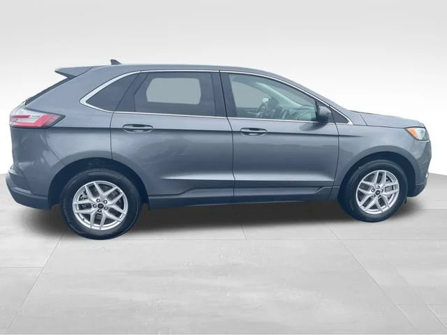 Used 2024 Gray Ford SEL image 7
