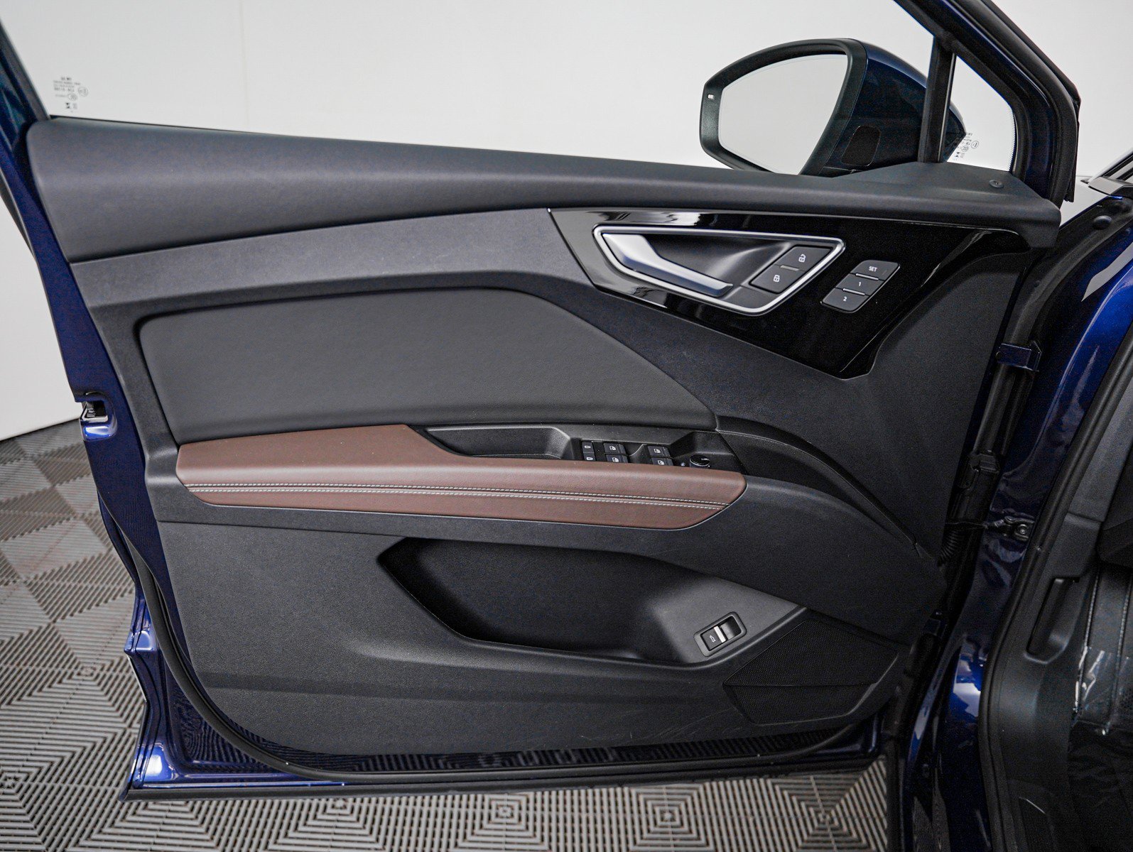 Used 2025 Navarra Blue Audi Premium image 19