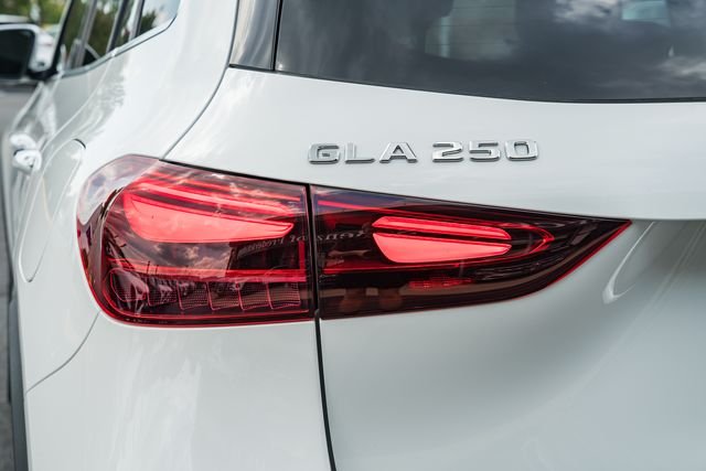 New 2026 Polar White Mercedes-Benz GLA 250 image 7