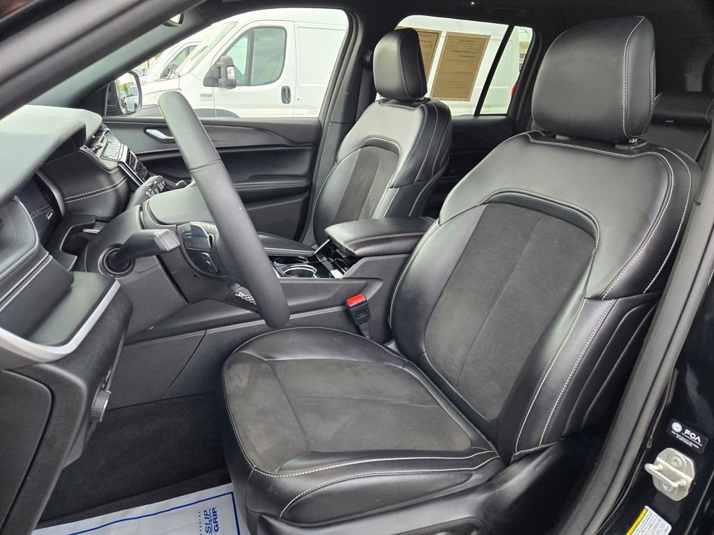 Used 2023 Black Jeep Altitude X image 18