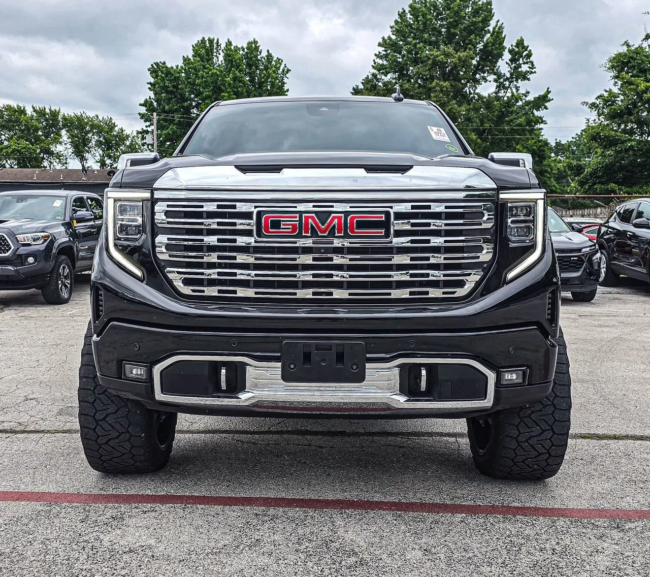 Used 2023 Onyx Black GMC Denali image 1