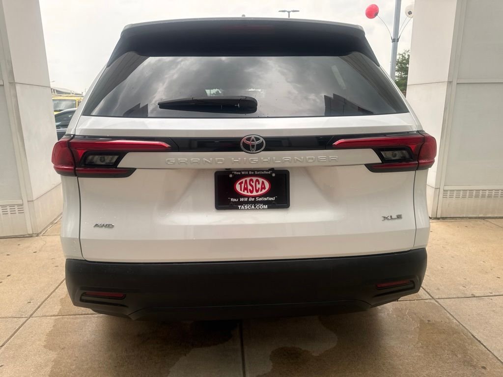 Used 2024 Beige Toyota XLE image 18
