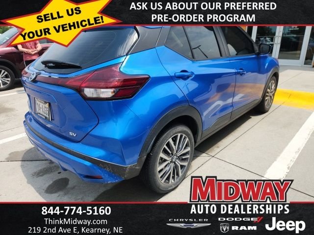 Used 2021 Blue Nissan SV image 4
