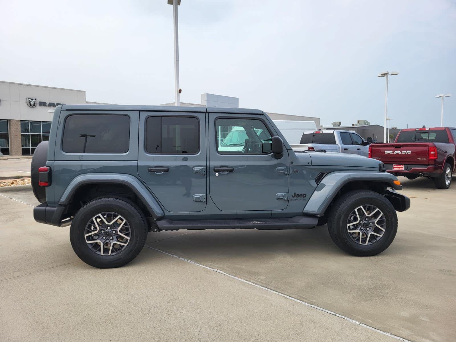 New 2026 Anvil Clear-Coat Exterior Paint Jeep Sahara image 6
