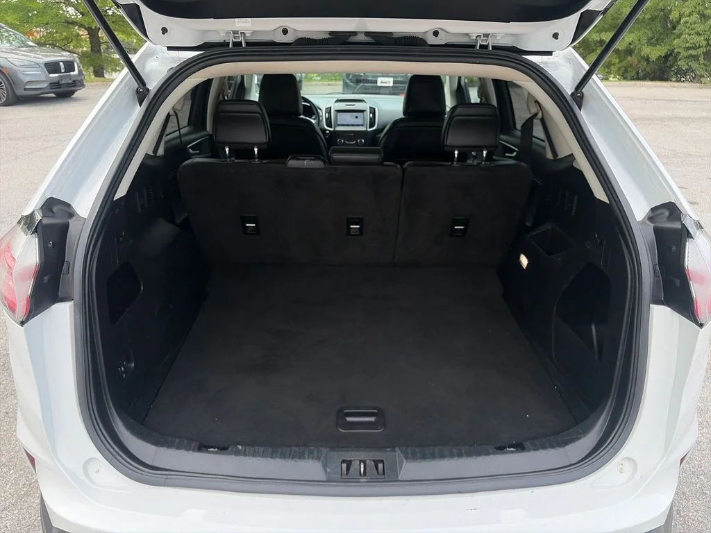 Used 2020 Oxford White Ford SEL image 22