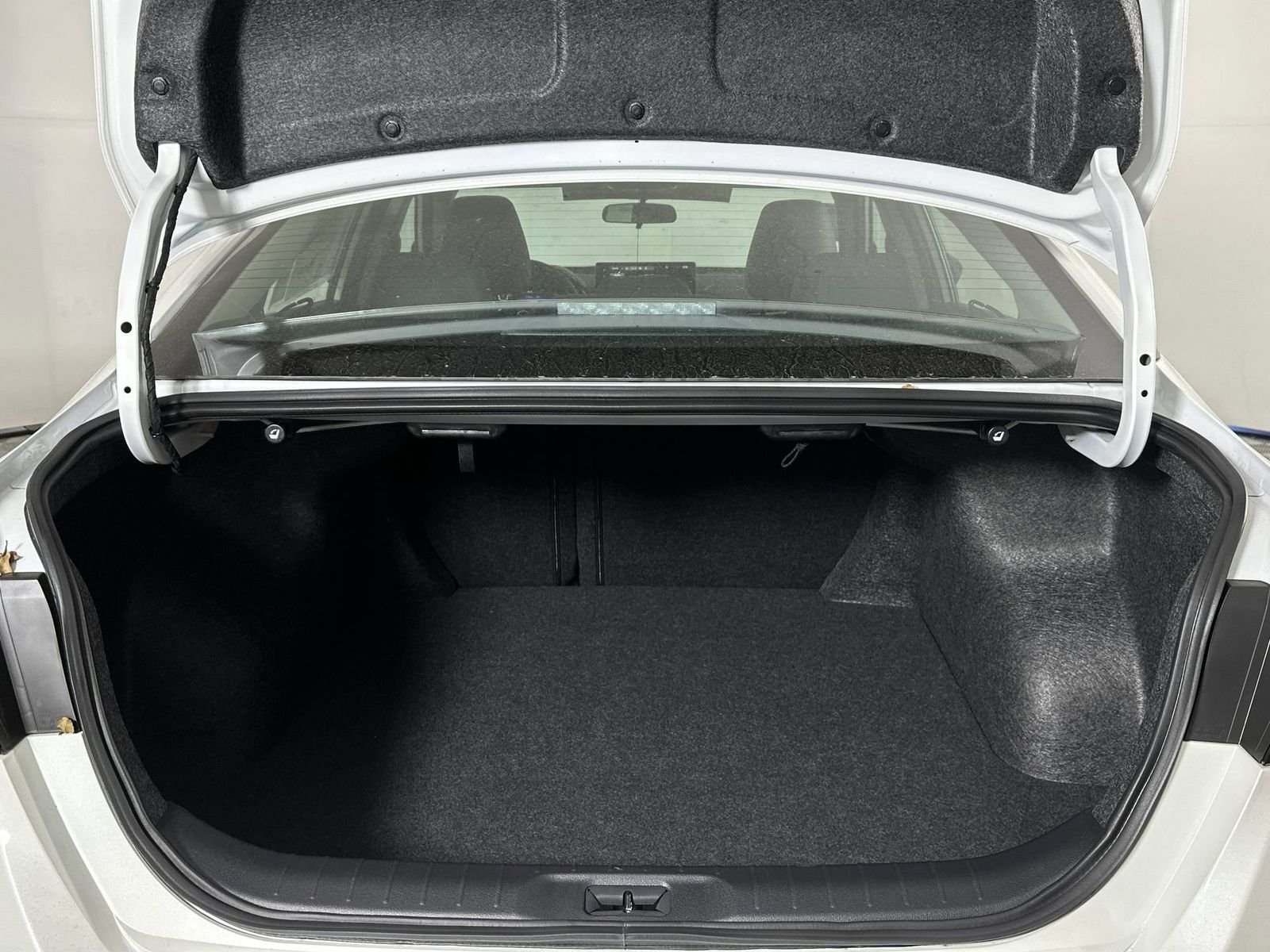 2025 Nissan Altima SR - Photo 25