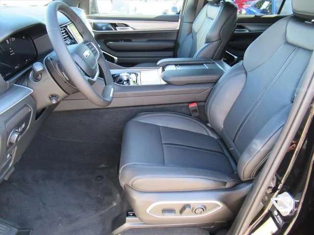 New 2026 High Gloss Black Exterior Paint Jeep Limited Reserve image 16