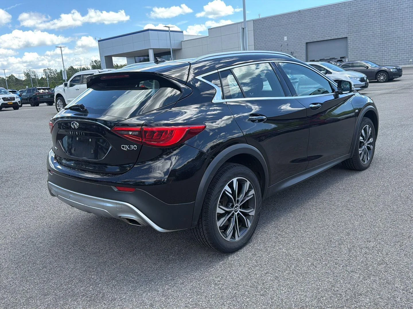 Used 2018 Malbec Black INFINITI Luxury image 4