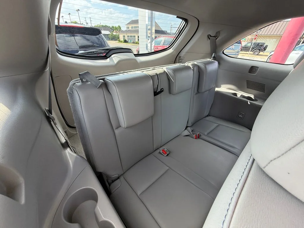 Used 2019 Silver Toyota XLE image 25