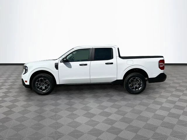 New 2026 Oxford White Ford XLT image 3