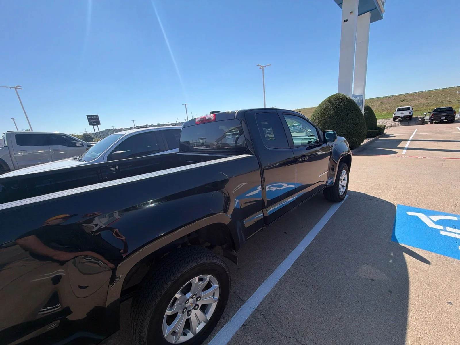 Used 2022 BLACK Chevrolet 2WD LT image 16