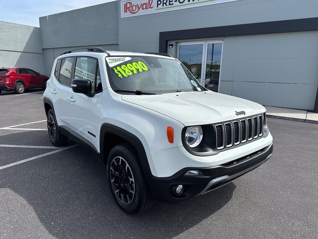 Used 2023 White Jeep Latitude image 22