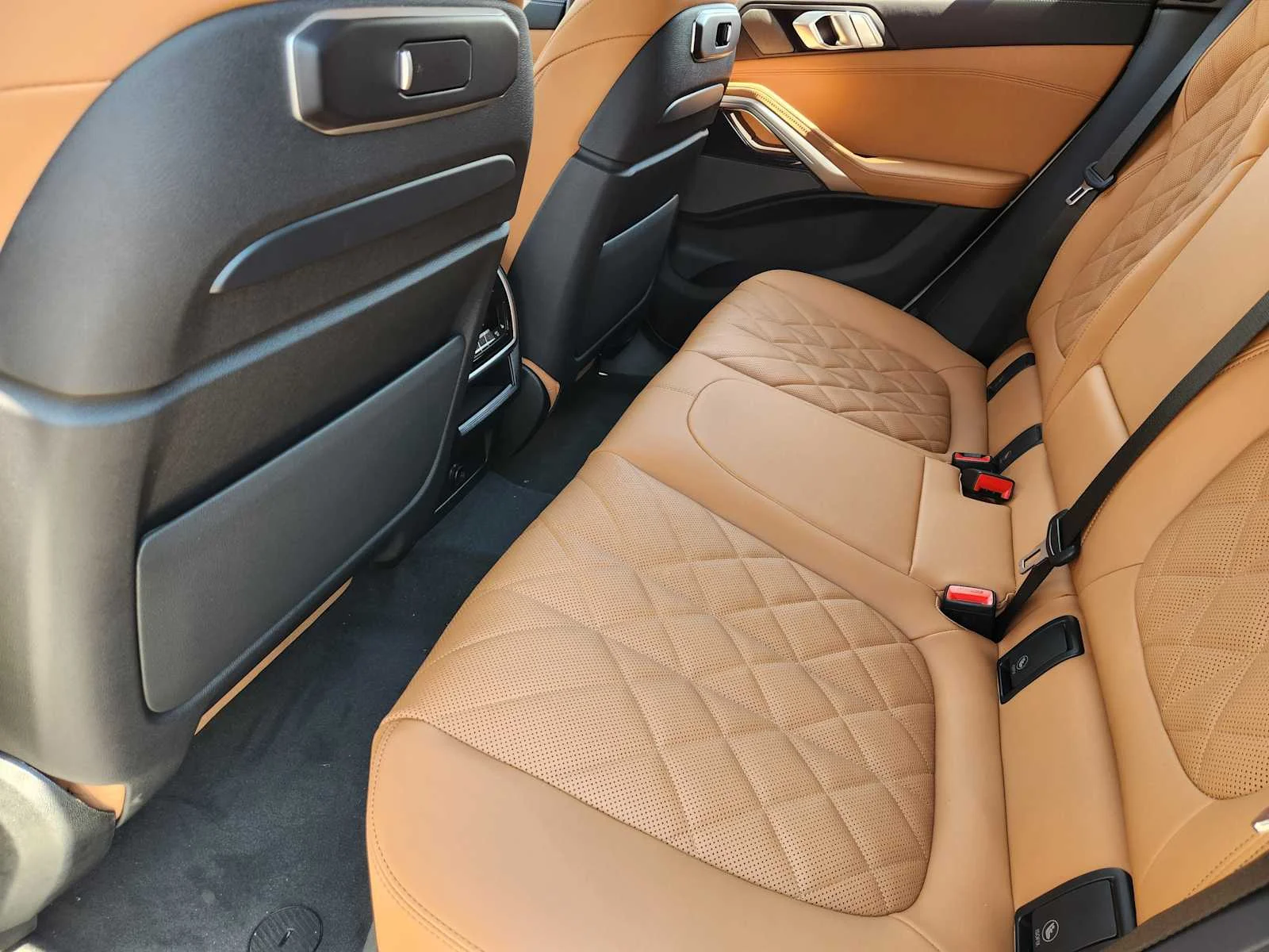 New 2027 Mineral White Metallic BMW xDrive40i image 7
