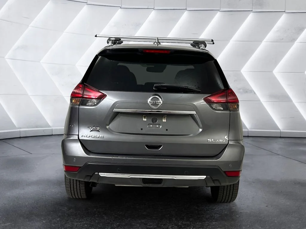 Used 2019 Gray Nissan SL image 5
