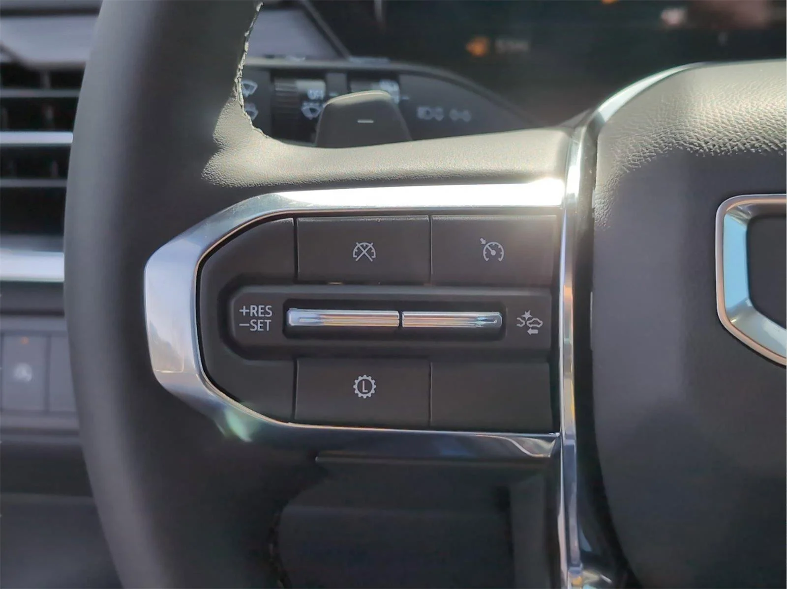 New 2026 Glacier White Tricoat GMC Elevation image 18